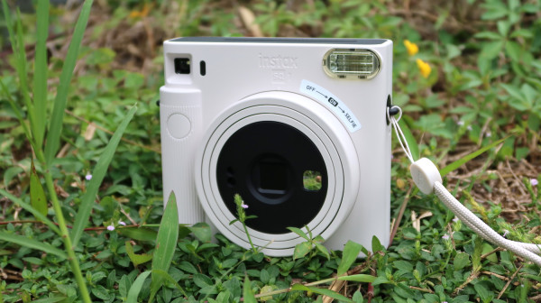 Fujifilm Instax Square SQ1, Kamera Polaroid untuk Remaja Edgy