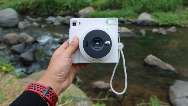 Fujifilm Instax Square SQ1, Kamera Polaroid untuk Remaja Edgy