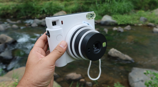 Fujifilm Instax Square SQ1, Kamera Polaroid untuk Remaja Edgy