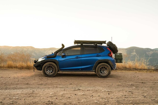 Ajaib, Honda Jazz Berhasil Diubah Jadi Mobil Offroad