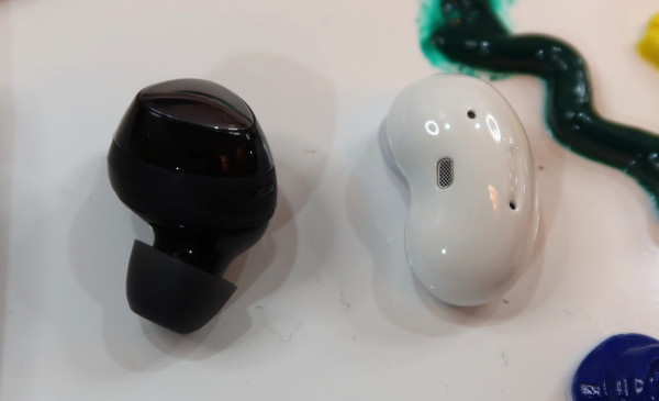 Cari TWS Terbaik? Ini Beda Galaxy Buds Live dan Galaxy Buds+