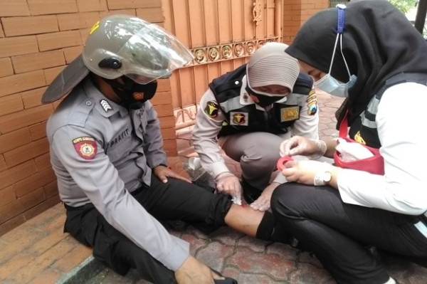 Ricuh Demo Tolak UU Cipta Kerja di Malang, 1 Bus Polisi Rusak