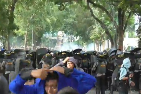 2 Polisi Terluka dan Puluhan Orang Ditangkap saat Demo Tolak UU Cipta Kerja di Medan