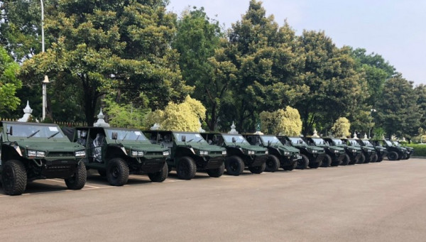 Prabowo Cek Kesiapan 40 Unit Rantis Maung untuk TNI