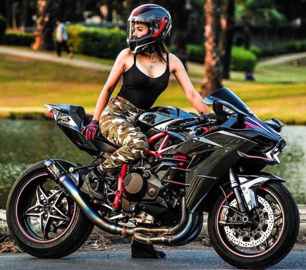 Kawasaki Bikin Helikopter K-RACER Bermesin Ninja H2R