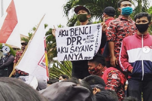 Anya Geraldine, Artis yang Populer saat Aksi UU Ciptaker