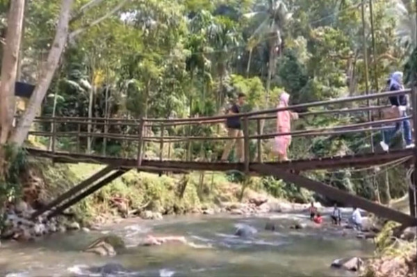Keindahan Pemandian Alam Juma Lau Surga yang Tersembunyi di Sibolangit