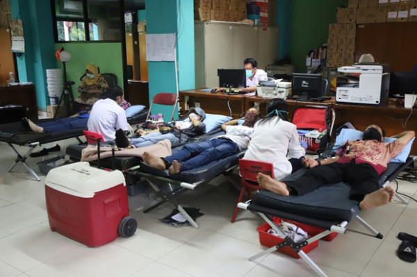 Bantu Stok Darah PMI, ASN Jakarta Barat Gelar Donor Darah Massal