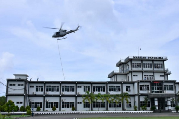 Koarmada III Uji Hover Dropping Zone KRI dan Gedung di Sorong