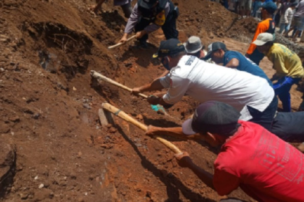 Longsor Terjang Kudus, Dua Pekerja Tewas Tertimbun Tanah Sedalam 2 Meter