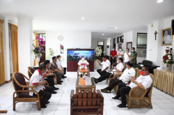 Olly Dondokambey-Steven Kandouw Didoakan Uskup Manado