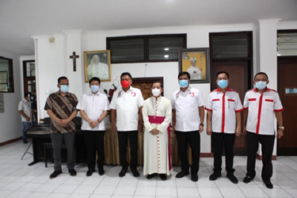 Olly Dondokambey-Steven Kandouw Didoakan Uskup Manado