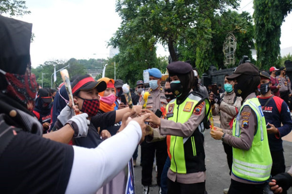 Adem, Demo UU Cipta Kerja Tanpa Bentrok dan Gas Air Mata