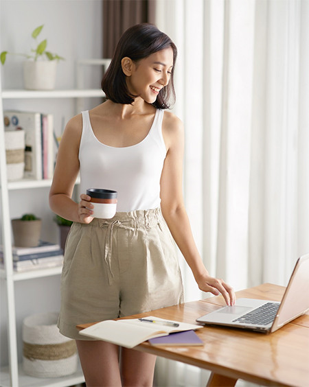 Gaya Simpel Selebriti Indonesia dengan Uniqlo Bratop