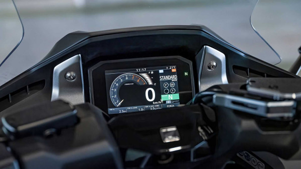 Melihat Lebih Dekat Honda Forza 750, 