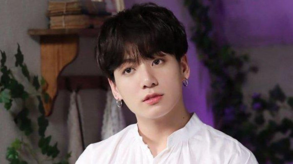 Staf Bandara Takjub dengan Tata Krama Jungkook dan J-Hope, Gugup sampai Salah Sebut Nama