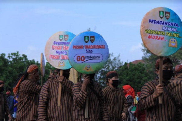 Kirab Budaya Tandai Pedagang Masuk Pasar Klewer Timur