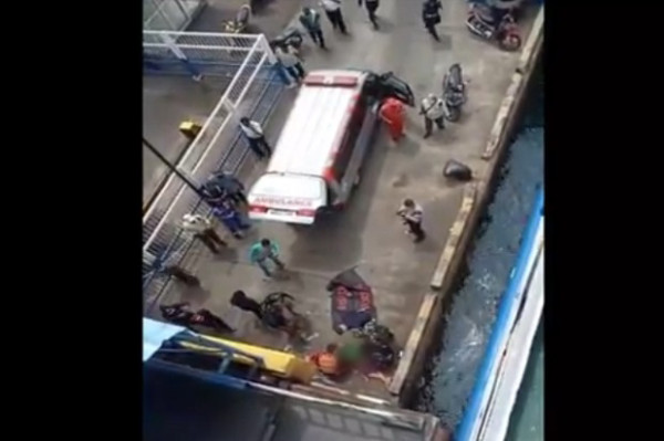 Terpeleset, Nenek Tewas Tergencet Kapal Ferry dan Tercebur ke Laut