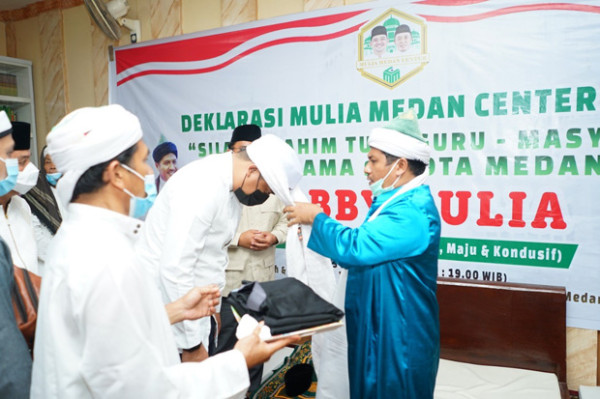 Jadi Viral, Sorban dan Jubah Tanda Dukungan Ulama untuk Bobby Nasution