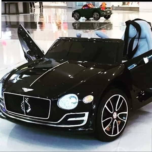 Wow, Kini Anak-anak Punya Dealer Mobil Mewah Mainan