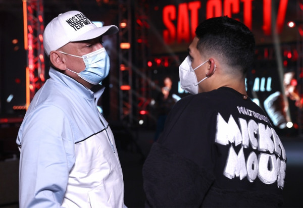 Ketangguhan Dua Ayah di Balik Kehebatan Lomachenko dan Teofimo