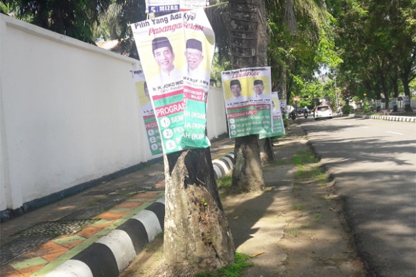 Musim Kampanye, Pohon yang Dijadikan Papan Reklame Bisa Mati!