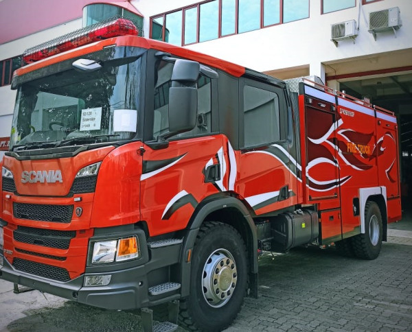 Kendaraan Pemadam Dual Pump Berbasis Komputer Ini Punya Jangkauan Air Jauh