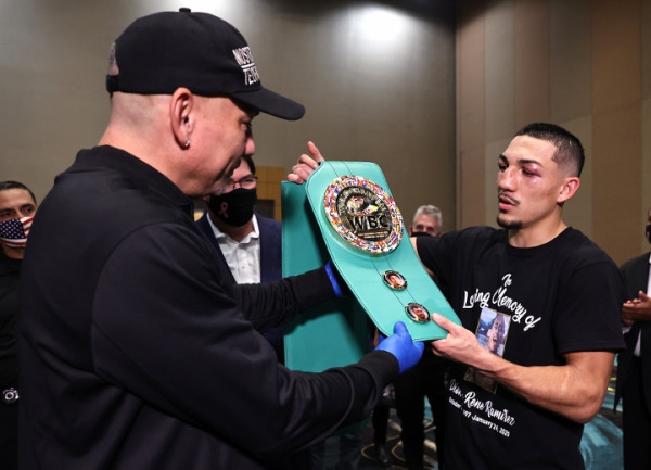 Kehebatan sang Ayah Membuat Teofimo Lopez Jadi Raja Kelas Ringan