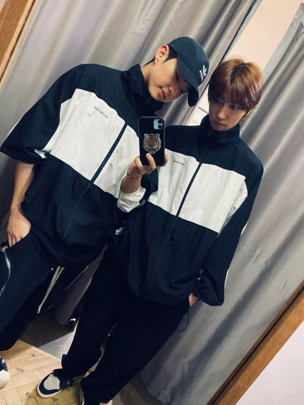 Para Personel SEVENTEEN Sering Ketahuan Pakai Baju yang Sama, Ini Alasan Stylish-nya