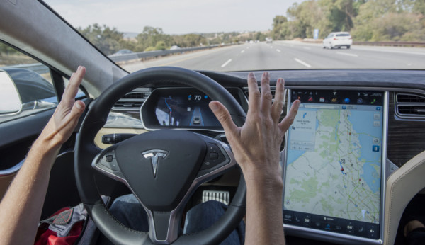 Uji Coba Teknologi Mengemudi Otonom Tesla Tuai Kritik
