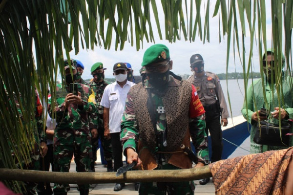 Danrem 102/Panju Panjung Tanam Pohon untuk Penghijauan di Lokasi TMMD Sampit