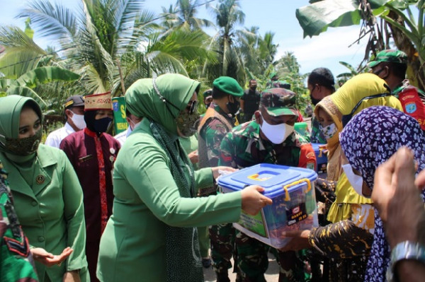 Danrem 102/Panju Panjung Tanam Pohon untuk Penghijauan di Lokasi TMMD Sampit