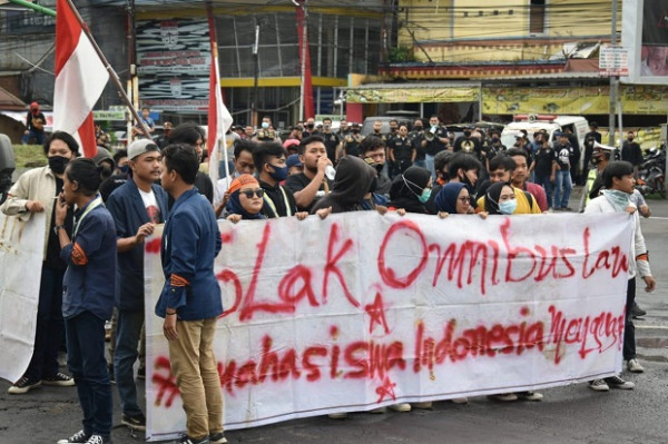 Nyaris Duduki GT Pasteur, Mahasiswa Dibubarkan Polisi dan 8 Diamankan