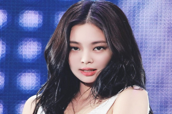5 Pakaian Ini Selalu Bikin Jennie BLACKPINK Tampil Modis
