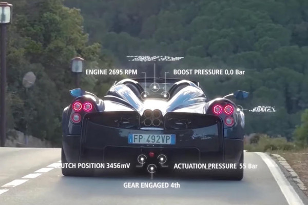 Mobil Super Pagani Huayra Bisa Diperbaiki Pakai Ponsel Pintar