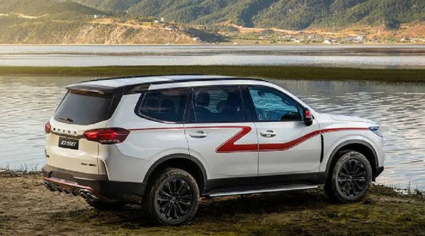 Pendatang Baru di RI, MG Gloster Samai Kesangaran All New Mitsubishi Outlander