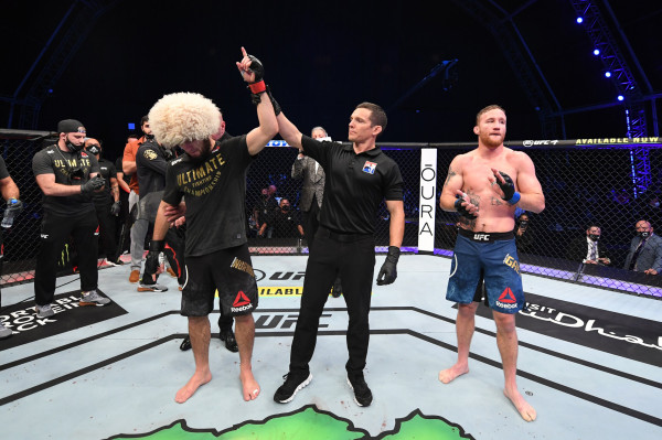 Dapat Gaji Gede, Khabib Bisa Beli 11 Mobil Termewah Buatan Rusia