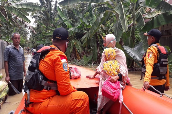 Banjir Cilacap, Ratusan Warga Dievakuasi ke Posko Pengungsian