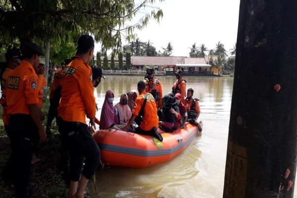 Banjir Cilacap, Ratusan Warga Dievakuasi ke Posko Pengungsian