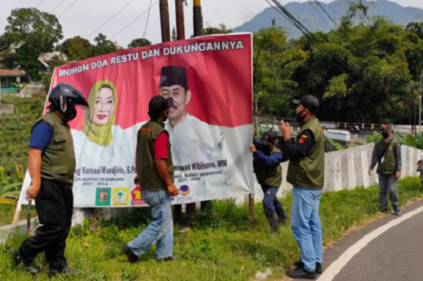 Masa Kampanye Pilbup Semarang, Bawaslu Copot Ribuan APK Melanggar Ketentuan