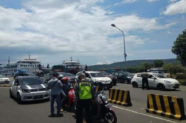 Liburan ke Bali, Kendaraan Pribadi Padati Penyeberangan Ketapang-Gilimanuk