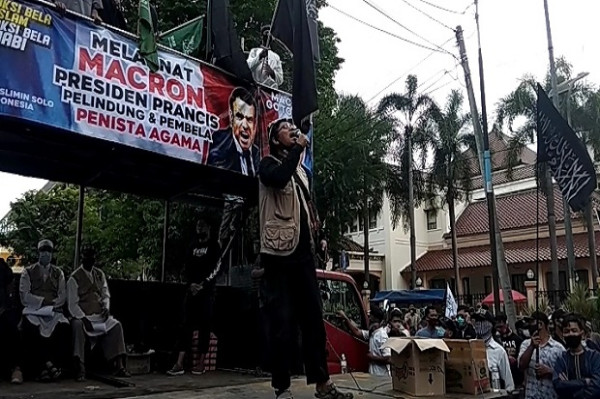 Kecam Ulah Presiden Prancis, Ribuan Umat Islam Solo Demo