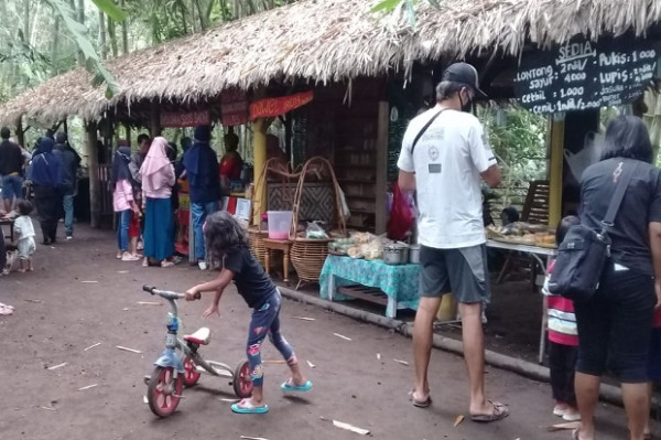 Pasar Tani Tegal Loegood Hadirkan Suasana Khas Pedesaan