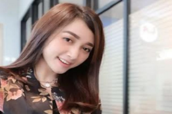 Kades Cantik dari Lamongan Ini Main Film, Eh Mau Dilamar Pendamping Desa