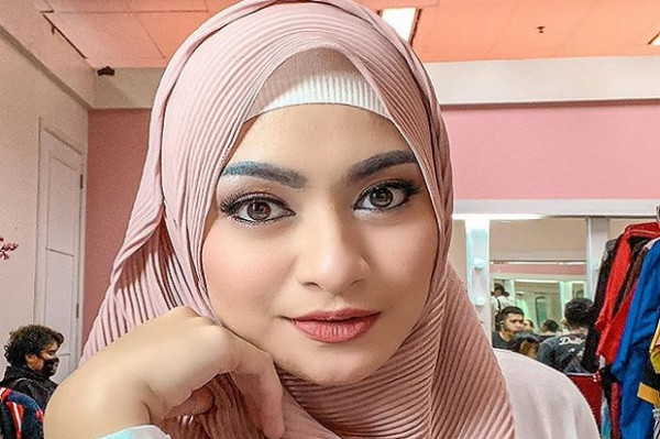 Yuk, Intip Gaya Hijab Nathalie Holscher