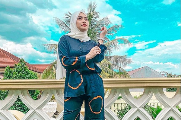 Yuk, Intip Gaya Hijab Nathalie Holscher