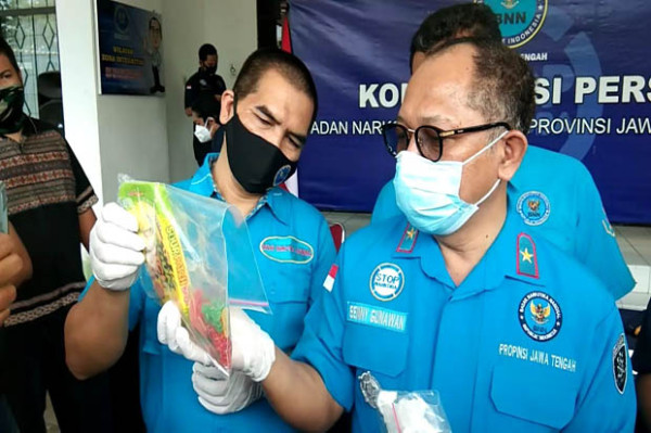 BNN Jateng Temukan Permen Mengandung Ganja dan Cairan Rokok Elektrik Terpapar Narkotika