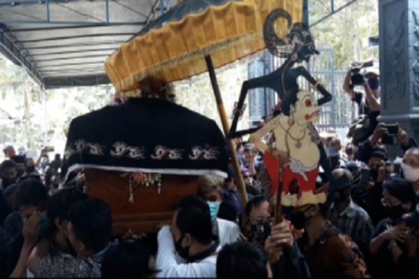 Gema Salawat Iringi Pemakaman Ki Seno Nugroho, Wayang Werkudara dan Bagong Ikut Dikubur