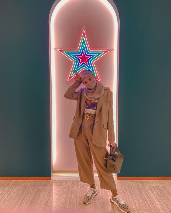 7 Fashion Item Buat Hijabers Biar Tetap Kece saat Musim Hujan