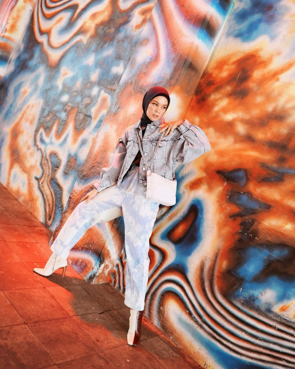 7 Fashion Item Buat Hijabers Biar Tetap Kece saat Musim Hujan